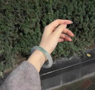 ​戴翡翠镯子的好处
