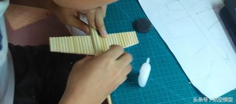 飞机模型筷子手工制作(制作简易的飞机模型)(10)