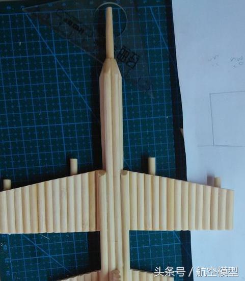 飞机模型筷子手工制作(制作简易的飞机模型)(13)