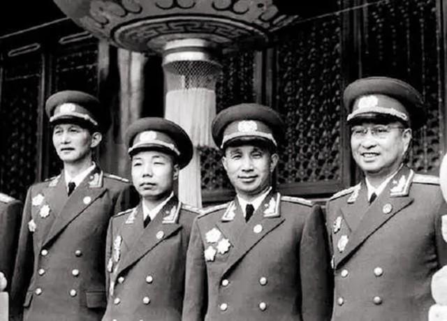 现有中将军衔以上的有哪些（我国军衔大将和上将哪个大）(图16)