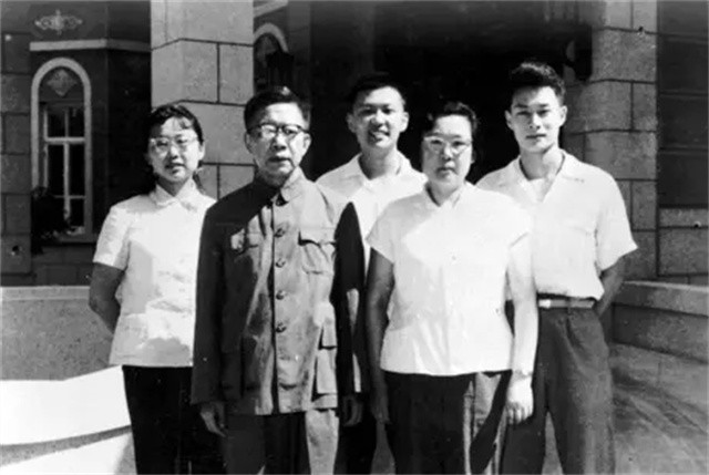 陆定一有多少子女_出身名门却终身为无产阶级革命而奋斗