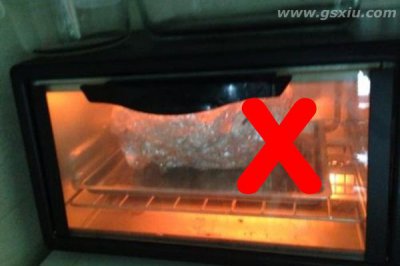​锡纸可以放微波炉里加热吗 锡纸有毒吗对身体有害吗