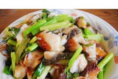 ​草鱼片怎么炒好吃，草鱼片跟什么炒好吃？