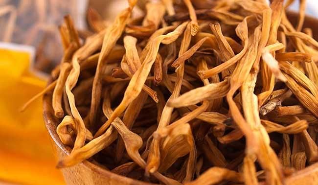 黄花菜不去花心可以吃吗