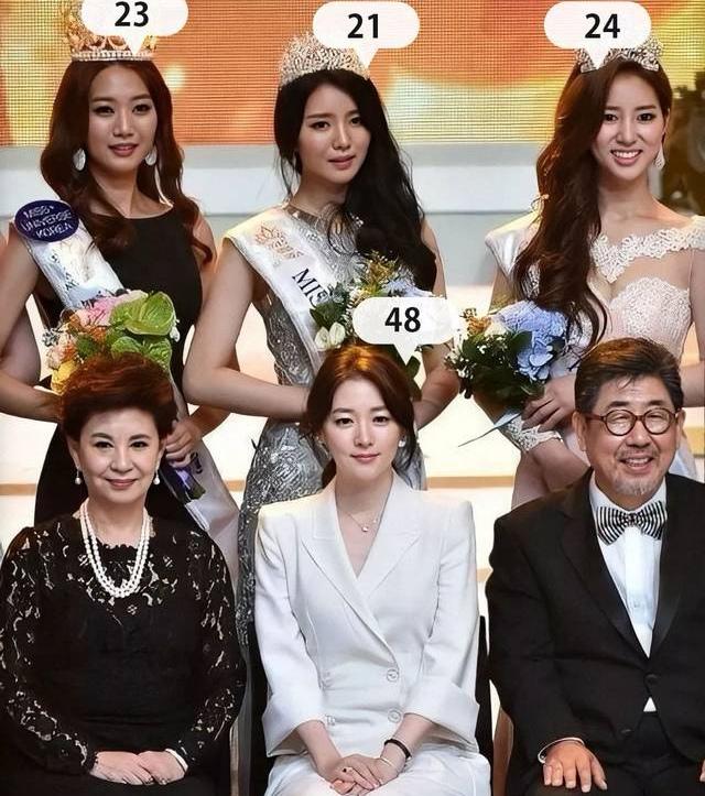 46岁的李英爱颜值和气质逆天了（中年的李英爱美出了新高度）(2)