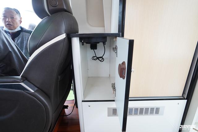 福特新全顺b型房车2022最新款（商务范倍儿有面）(20)