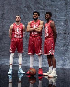 ​nba詹姆斯全新系列球鞋（NBA球员上脚詹姆斯2双战靴）
