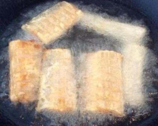 炸带鱼怎么做才酥脆好吃(老师傅教你好吃做法)(7)