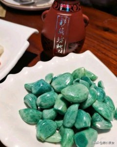 ​腊八蒜为什么是绿色的（翡翠腊八蒜的腌制方法）