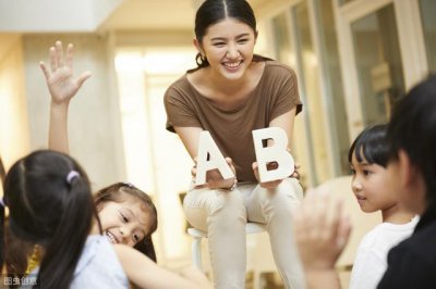 ​小学英语语法口诀表大全（小学英语语法18段顺口溜）