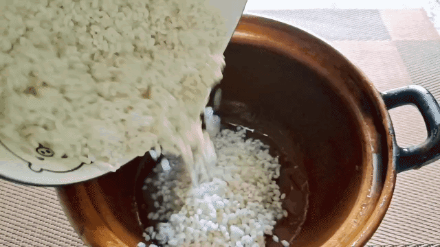 正宗煲仔饭的做法窍门（煲仔饭怎么做好吃）(6)