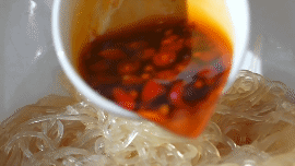 酸辣粉最超简单的做法在家就能做(自制酸辣粉超简单)(17)