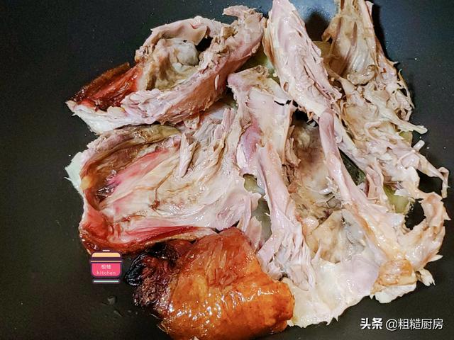 烤鸭鸭架熬汤最简单的方法（吃完烤鸭鸭架别浪费）(8)