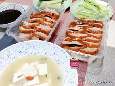 ​烤鸭鸭架熬汤最简单的方法（吃完烤鸭鸭架别浪费）
