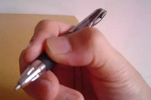 正确的握笔与写字姿势（正确的握笔方法及写字漂亮技巧）(5)