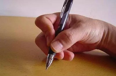 ​正确的握笔与写字姿势（正确的握笔方法及写字漂亮技巧）