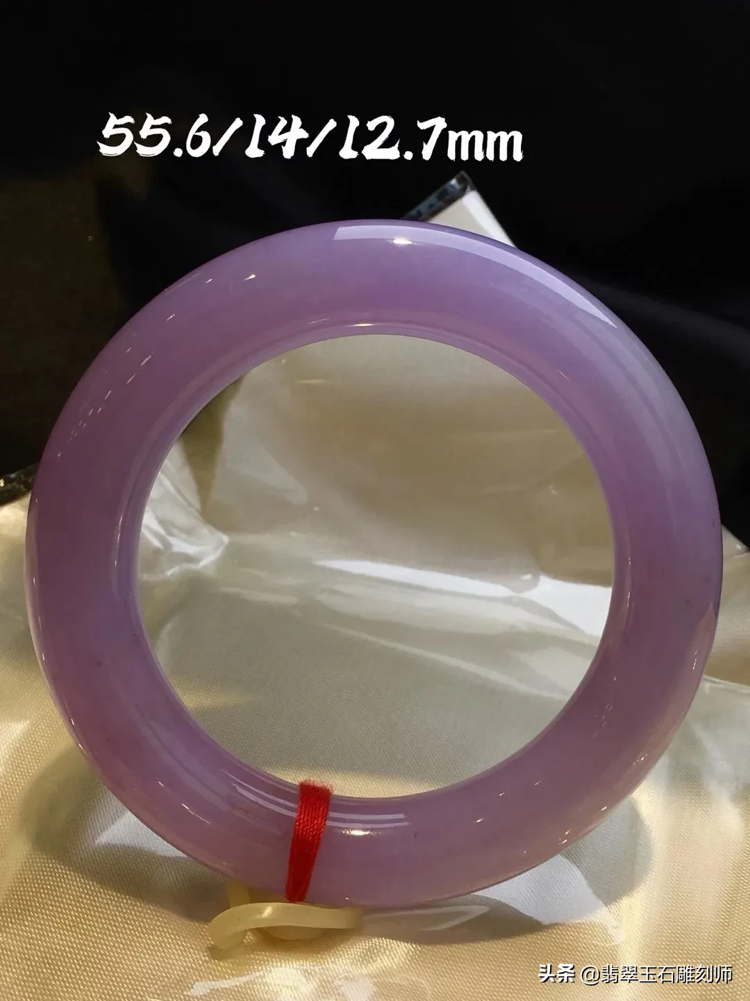 怎么鉴别翡翠手镯的真假和优劣呢(三招教你快速辨别)(图1) 怎么鉴别翡翠手镯的真假和优劣呢(三招教你快速辨别)(图1)