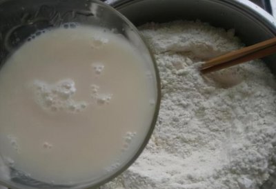 ​蒸馒头用大火还是用小火蒸（蒸馒头用大火还是小火）
