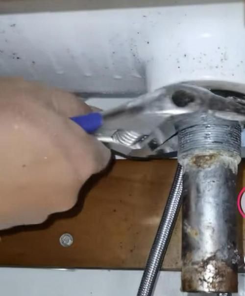 洗脸池排水管堵塞怎么疏通