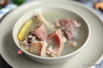 ​正宗猪肚煲鸡汤的家常做法（老妈做了几十年的猪肚煲鸡汤）