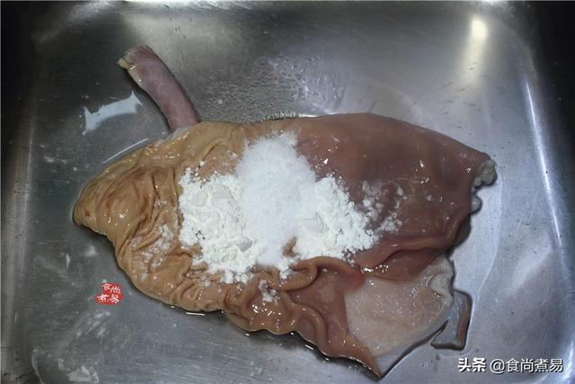 正宗猪肚煲鸡汤的家常做法(老妈做了几十年的猪肚煲鸡汤)(7)