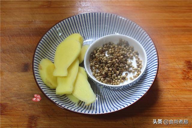 正宗猪肚煲鸡汤的家常做法(老妈做了几十年的猪肚煲鸡汤)(11)
