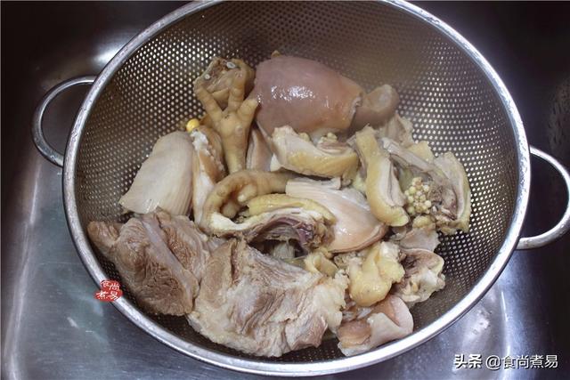 正宗猪肚煲鸡汤的家常做法(老妈做了几十年的猪肚煲鸡汤)(10)