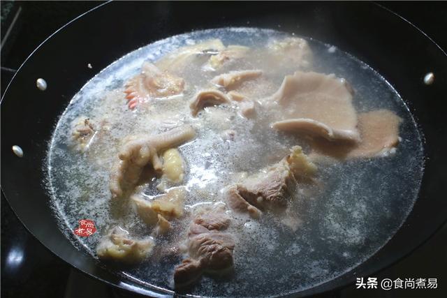 正宗猪肚煲鸡汤的家常做法(老妈做了几十年的猪肚煲鸡汤)(9)