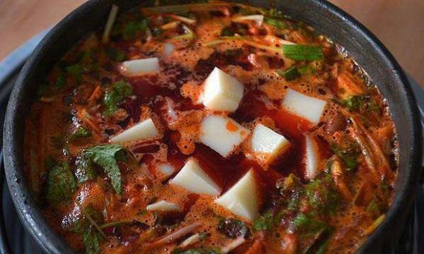 安顺美食城在哪里,安顺这个城市怎么样图2
