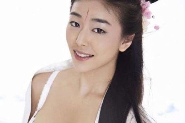 为什么数萨瑶瑶把本人卖了 向全世界的宅男拍卖本人