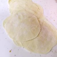 六种包饺子的方法和技巧(手把手教你包饺子)(9)