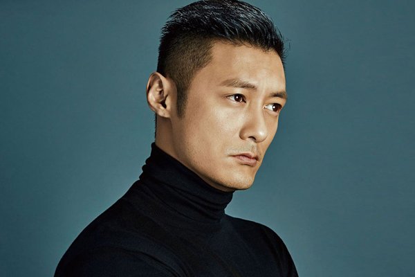 余文乐眼睛为什么一大一小 是义眼吗？什么引导