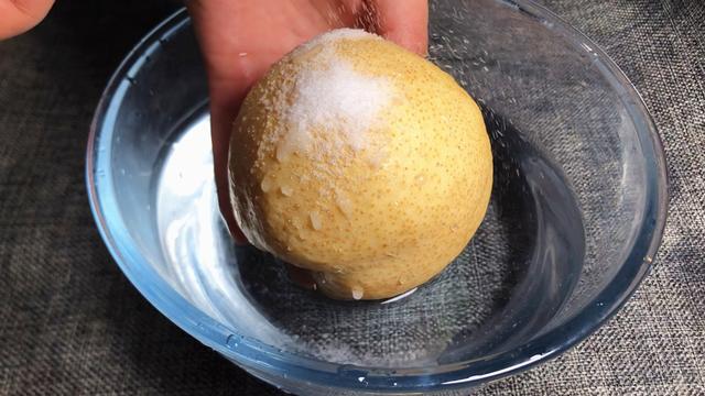 止咳润肺冰糖雪梨的做法(教你一个冰糖雪梨的养生做法)(3)