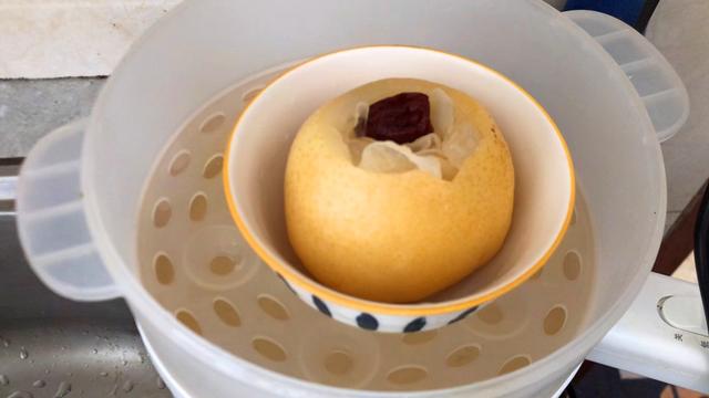 止咳润肺冰糖雪梨的做法(教你一个冰糖雪梨的养生做法)(6)