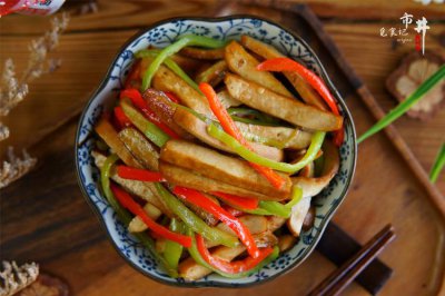 ​炒甘泉豆腐干家常做法（青椒炒豆干的风味）