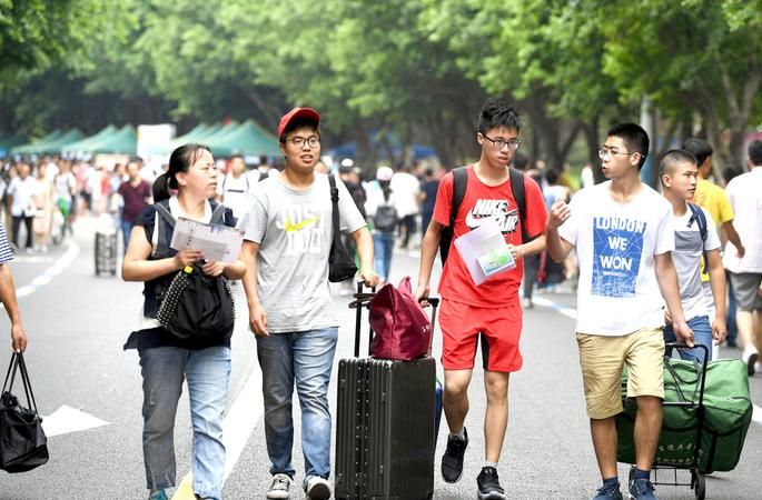 开学报道是哪个报到