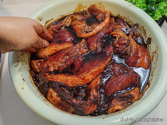 腌腊肉的制作方法怎样才能入味 腌腊肉时教你这样做(5)
