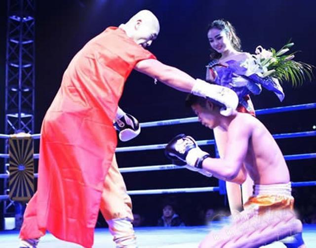 武僧一龙被泰拳打败(武林风享有KO之王)(2)