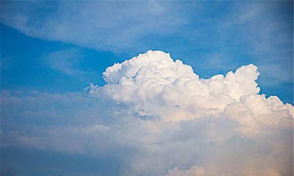 漂浮在空中的一朵云有多重,一朵云重50万公斤,为什么掉不下来?图3