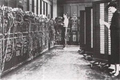 ​世界上第一台电脑：产生于1946年（是第一代计算机）