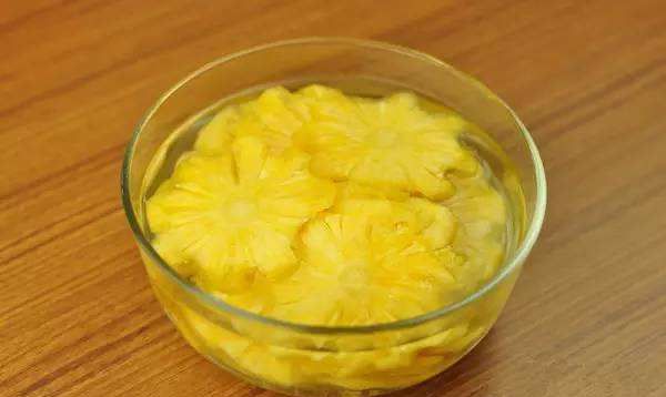 吃菠萝吃多了 酸牙怎么办呢