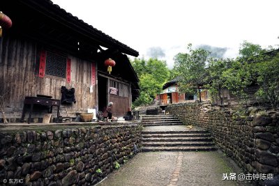 ​吊脚楼是哪个民族的（土家族吊脚楼有什么特点）