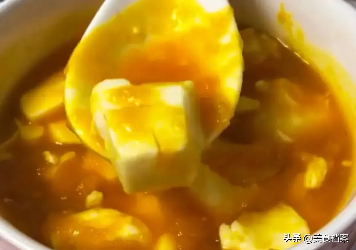 小菜豆腐汤的家常做法(豆腐汤怎么做好吃又简单视频)