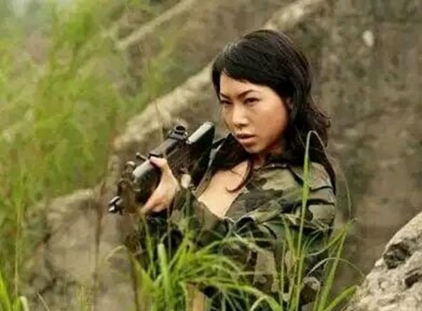 越南女兵不穿内衣真相!防不胜防(诱惑敌人)