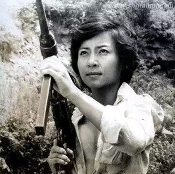 越南女兵不穿内衣真相!防不胜防(诱惑敌人)