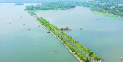 ​钱塘湖位于哪里,钱塘湖位于今天的哪个城市