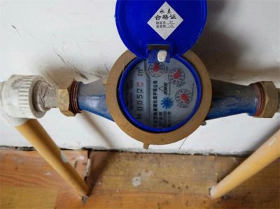 ​水表一个月跑了三百多吨水正常吗