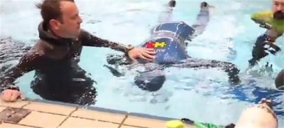 ​最新憋气世界纪录（男子水面憋气24分33秒）