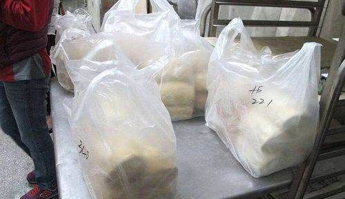 用塑料袋装热食物有什么危害,偶尔用塑料袋装热食物有什么危害图2