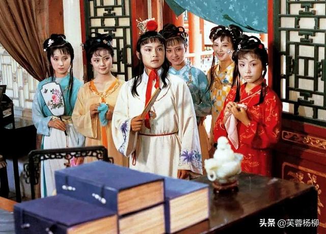 87版红楼梦最初定妆照和角色对比 87红楼梦原著这四人容貌酷似(1)